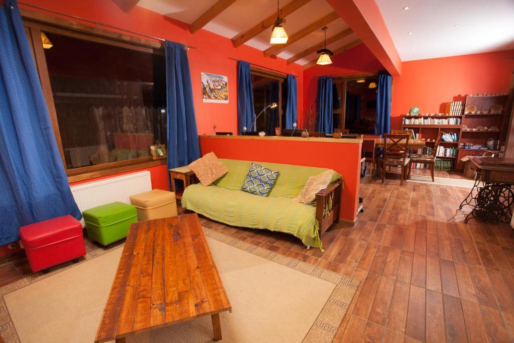 The Singing Lamb Bed & Breakfast Puerto Natales Bagian luar foto