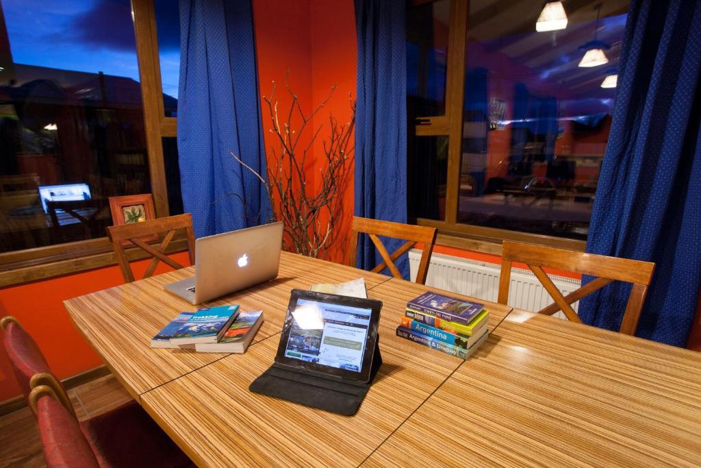 The Singing Lamb Bed & Breakfast Puerto Natales Bagian luar foto