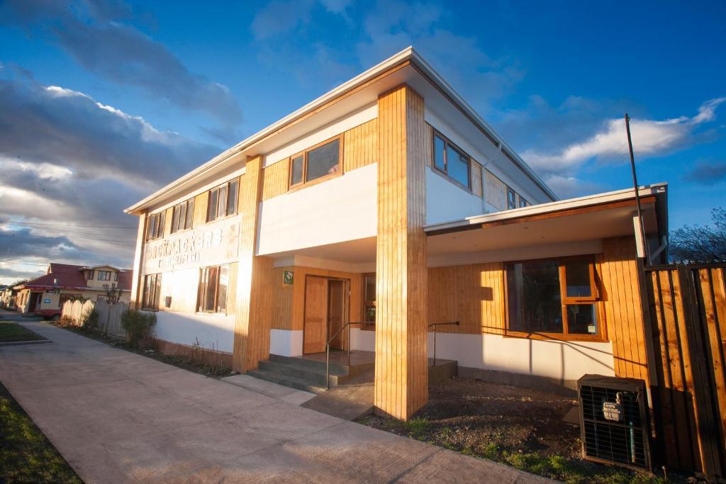 The Singing Lamb Bed & Breakfast Puerto Natales Bagian luar foto